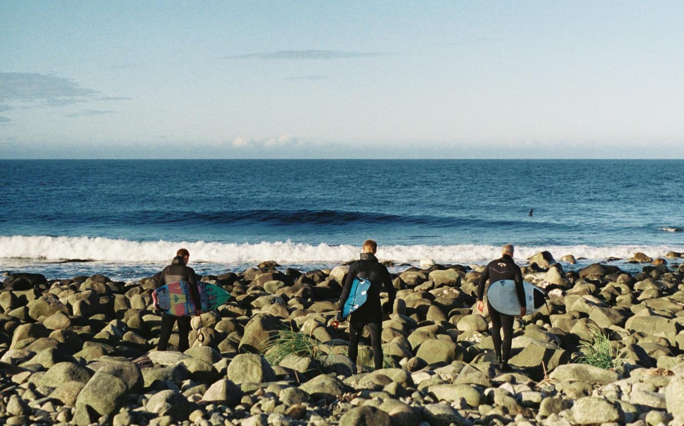 Surfere på vei til havet, Lista
